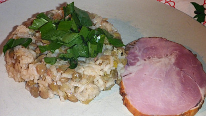 Rýže s čočkou, S medvedím cesnakom, k tomu údené...