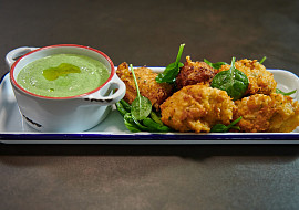 Smažené sýrové knedlíčky se špenátovou majonézou podle Marka Fichtnera