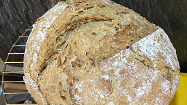 Špaldový chléb rychlý, bez hnětení, v troubě