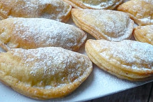 Plněno povidly, pečeno 20 minut v horkovzdušné fritéze s jedním otočením.