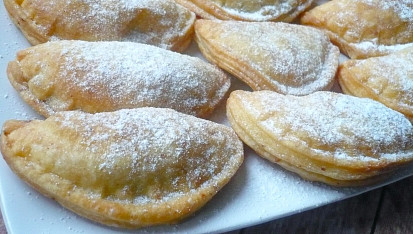 Univerzálne tvarohové cesto, Plněno povidly, pečeno 20 minut v horkovzdušné fritéze s jedním otočením.