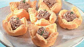 Domácí paštika v košíčku z listového těsta