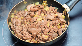 Domácí paštika v košíčku z listového těsta