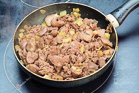 Domácí paštika v košíčku z listového těsta