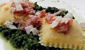 Domácí ravioly se špenátem a slaninou