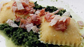 Domácí ravioly se špenátem a slaninou