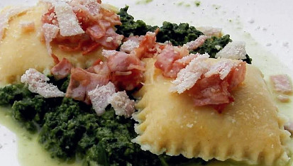 Domácí ravioly se špenátem a slaninou