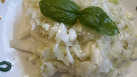 Hospodský zelný salát