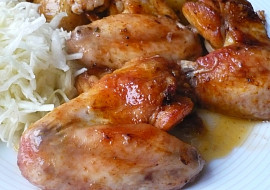 Kuřecí křídla pečená na bramborách (Pečeno v remosce.)