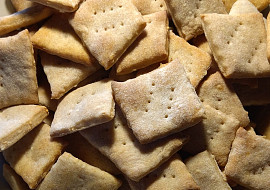 Kvasové krekry se sezamem