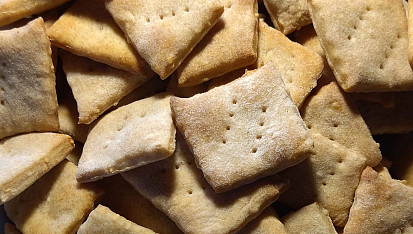 Kvasové krekry se sezamem