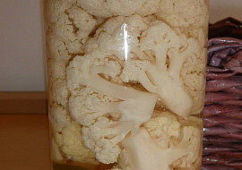 Květák ve sladkokyselém nálevu