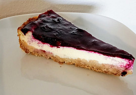 Nepečený cheesecake s ovocem a želatinou