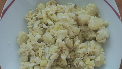 Noky opečené na špeku a pórku s vejci