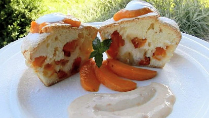 Piškotové muffiny s meruňkami a meruňkovou pěnou