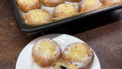 Povidlové koláče z kynutého jogurtového těsta