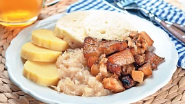 Vepřové výpečky se zelím