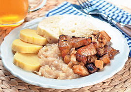 Vepřové výpečky se zelím