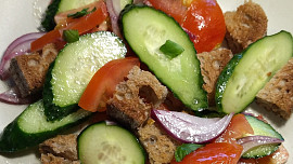 Zamilovaná Panzanella s kapary