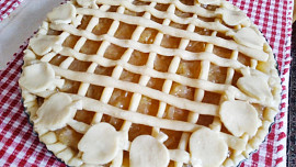 Křehký mřížkový koláč s jablky