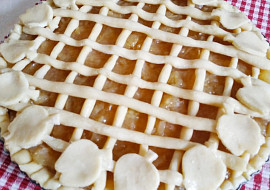 Křehký mřížkový koláč s jablky