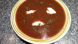 Polévka z předvařené červené řepy