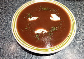 Polévka z předvařené červené řepy
