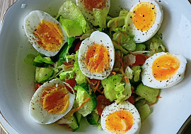 Salát s avokádem a vejci