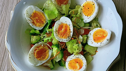 Salát s avokádem a vejci