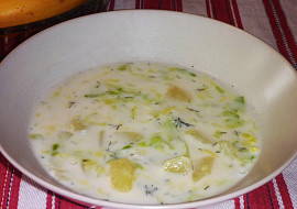 Salátová polévka s koprem