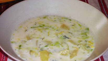 Salátová polévka s koprem