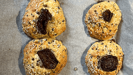 Bulky z čočky a balkánského sýru