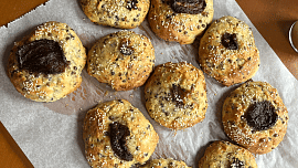 Bulky z čočky a balkánského sýru