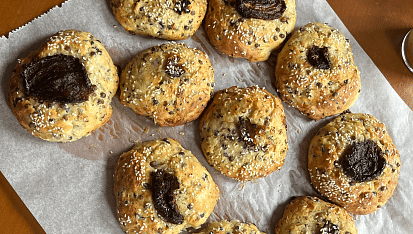 Bulky z čočky a balkánského sýru