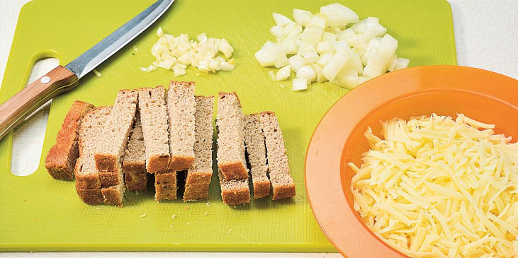 Zapečený kadeřávek s chlebem