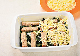 Zapečený kadeřávek s chlebem