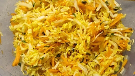 Zimní salát z pekingského zelí