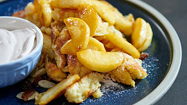 Císařský trhanec s karamelizovanými jablky podle Marka Fichtnera