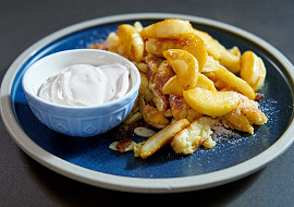 Císařský trhanec s karamelizovanými jablky podle Marka Fichtnera