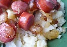 Halušky s hlávkovým zelím a klobásou