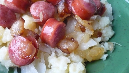 Halušky s hlávkovým zelím a klobásou