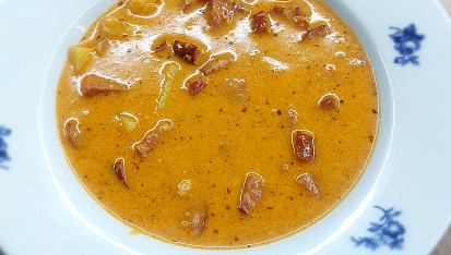 Klasický bramborový guláš neboli buřtguláš (výborný a hustý)