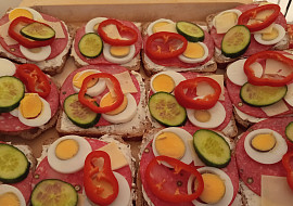 Rychlá pomazánka na chlebíčky z několika druhů sýrů