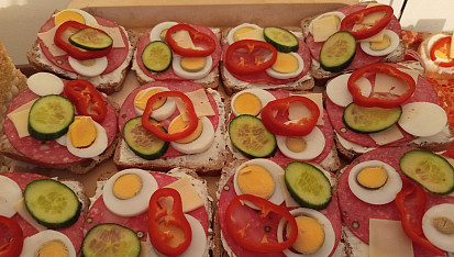 Rychlá pomazánka na chlebíčky z několika druhů sýrů