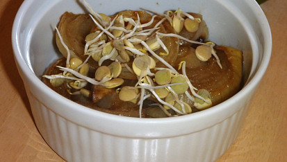 Salát z pečené cibule, z klíčkami chutí tiež