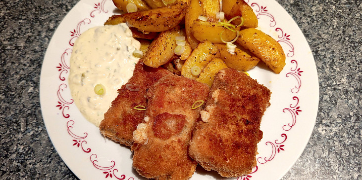 Smažená niva s domácím majonézovým dipem (Smažená Niva, pečené brambory a dip)