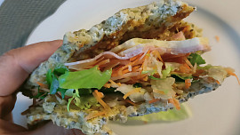 Plněná tvarohová tortilla bez mouky (vhodná pro diabetiky s nízkosacharidovou stravou)