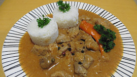 Vepřové kostky v omáčce s barevným pepřem