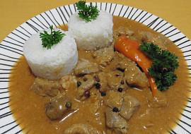 Vepřové kostky v omáčce s barevným pepřem