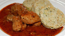 Vepřové maso a zeleninový knedlík (vhodné pro diabetiky a dělenou stravu)